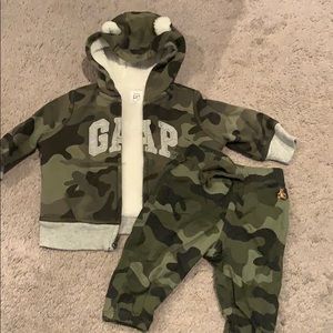 Gap camp Sherpa outfit size 3-6 months adorable!